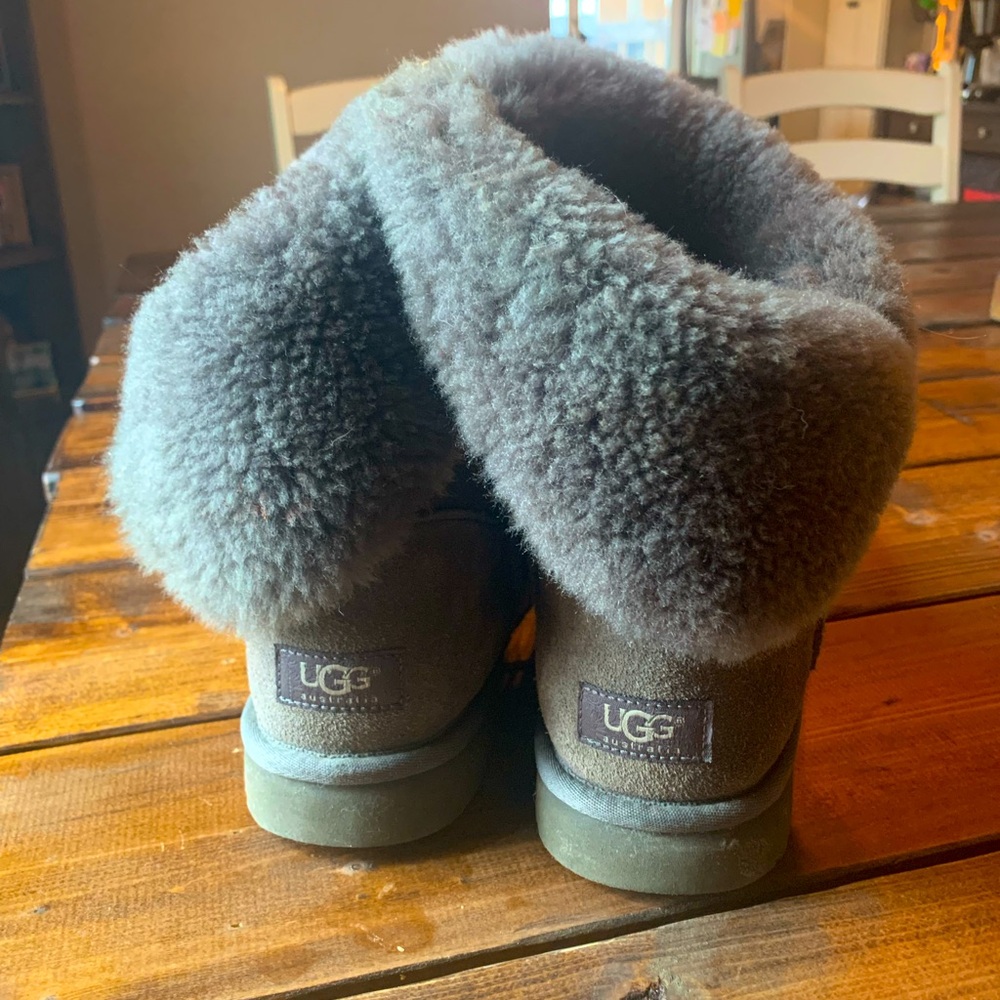 UGG Fluffy Shearling Boots in Gray - Size 9